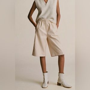 These cream Bermudas are perfect for many different looks!